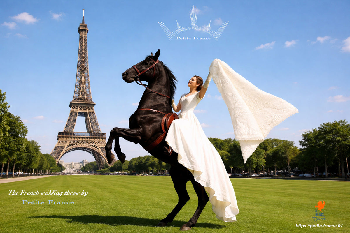 Mariée en robe blanche sur un cheval noir au Trocadéro près de la Tour Eiffel, avec voile flottant, ambiance mariage en plein air. Keyword: Aucun fourni.