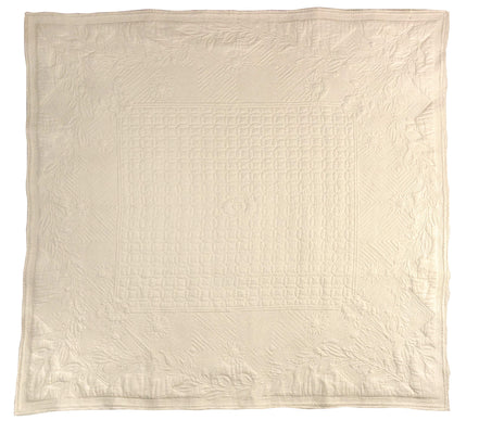 Grand mouchoir de couleur crème avec motif jacquard et bordures décoratives, aspect élégant et texturé.
